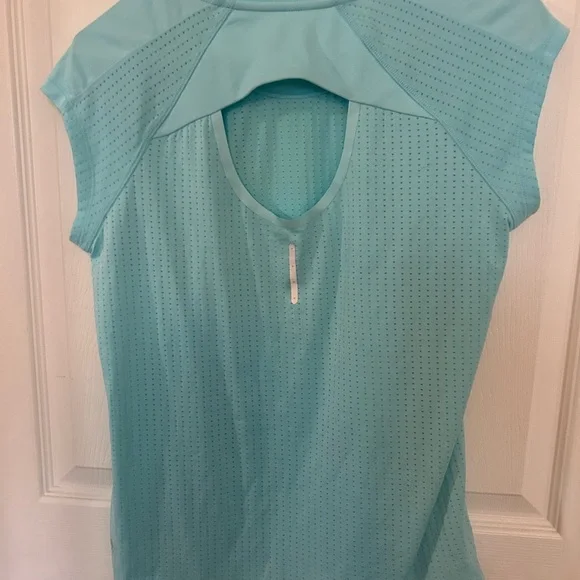 Champion blue running shirt with keyhole back - Picture 3 of 3